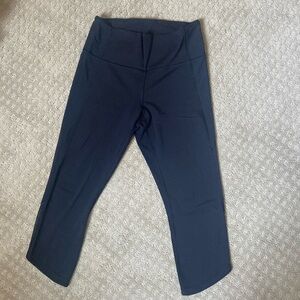 Lululemon cropped legging with side mesh detail